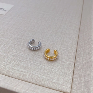 Französischer Stil Ohrklemmen in Gold und Silber mit doppelten Perlenreihen im Etui