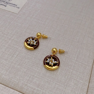Orecchini vintage in smalto dorato con perle centrali e stile retrò francese chic