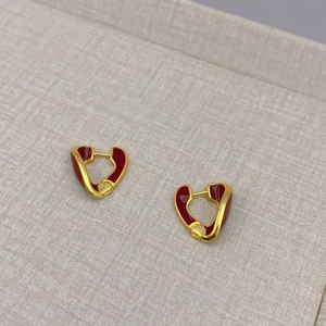 Orecchini a cuore irregolare stile francese placcati in oro con smalto rosso scuro