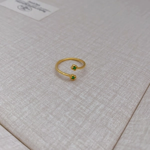 Minimalist gold-plated open ring featuring green zircon four-petal flower accents