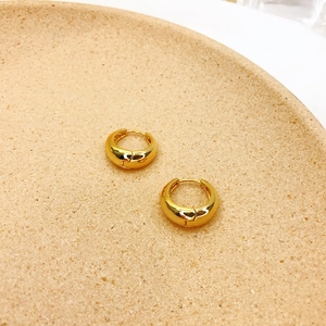 Polished chunky gold hoop earrings in brass with high-shine 18K gold plating finish