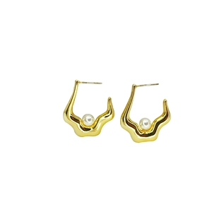 Elegant 18K gold plated earrings featuring irregular streamlined design and white pearls