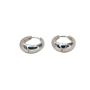 Minimalist silver chunky oval hoop earrings with a high-polished metallic finish