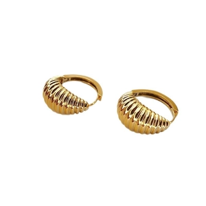 Boucles d'oreilles créoles plaquées or 18K avec texture spirale à côtes verticales