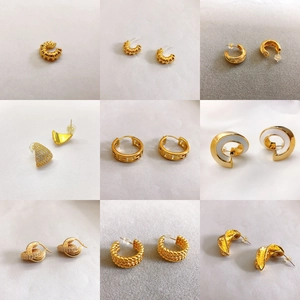 18K Vergoldete Kupfer Ohrringe Für Damen Hohl Mäander Creolen Strass Eingelegt Geometrische Ohrstecker Mode Schmuck Geschenk