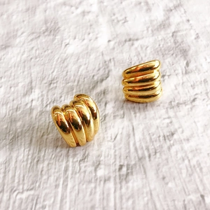 18K gold plated dainty stud earrings with stylish ribbed wave design for women
