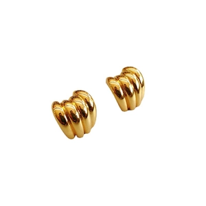 18K gold plated ribbed wavy stud earrings for women with a polished mirror finish