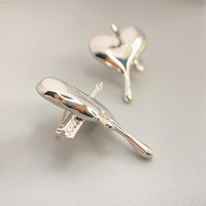 Lava liquid heart stud earrings in polished silver finish with S925 engraved stamp