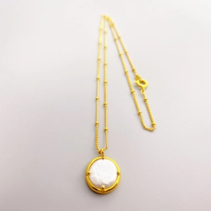 Collier perle baroque vintage doré avec chaîne à perles délicate pour femme moderne
