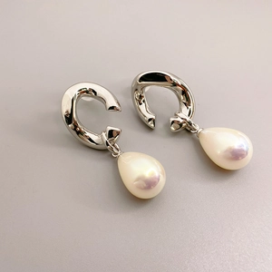 18K gold plated pearl drop earrings with S925 silver needles and irregular horseshoe hooks