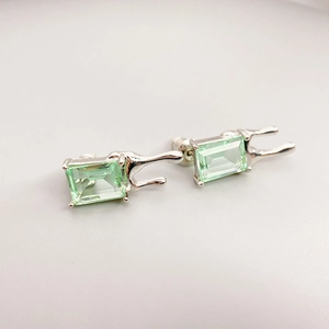 Artistic emerald green crystal earrings in molten silver plating for a modern look