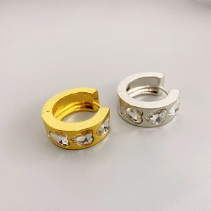 Paire de boucles d'oreilles créoles cœur plaquées or 18 carats avec oxydes de zirconium