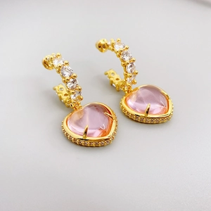 Boucles d'oreilles C avec pendentif cœur rose et zircons scintillants plaqués or blanc