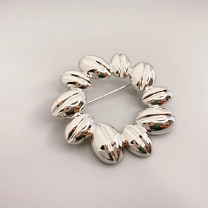 Sunflower shaped 18K gold plated brass brooch for winter coats with vertical engravings