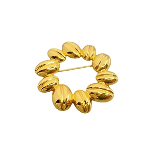 Elegant 18K gold-plated sunflower wreath brooch with textured oval metal elements