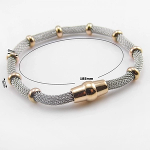 Detail of 6mm mesh chain bracelet with rose gold rings and 185mm length measurements