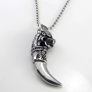 Retro stainless steel dragon tooth necklace with detailed wolf head and ball chain