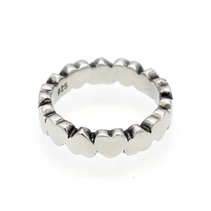 Polished stainless steel band ring featuring a continuous heart pattern design