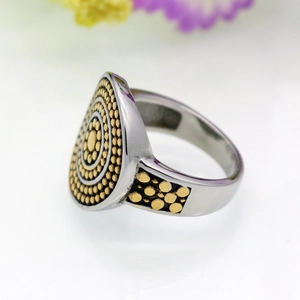 Vintage-Ring aus Titanstahl mit goldfarbener Tropfentextur und Silberband für Damen