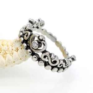 Anello vintage in acciaio inossidabile 316L a cuore con zircone lucido incastonato