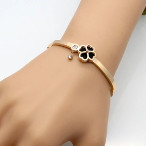 18K rose gold plated four-leaf clover clover titanium steel bracelet with black inlay and zircon