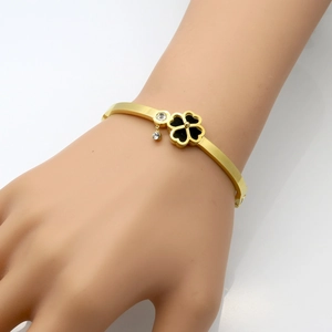 18K gold-plated titanium clover bracelet with black inlay and diamonds on a model