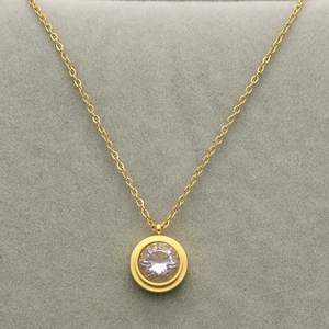 Collier minimaliste plaqué or 18 carats avec pendentif solitaire en zircon rond sur chaîne à maillons