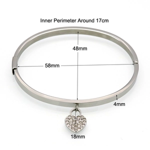 Bracelet jonc en acier titane avec pendentif cœur, diamants et circonférence de 17 cm
