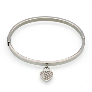 Bracelet jonc en acier inoxydable argenté avec breloque cœur sertie et fermoir à charnière