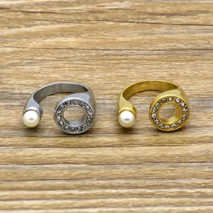 Elegant U-shaped open rings with white pearl and sparkling zircon in 18k gold plating