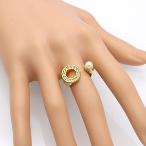 Modern U-shaped 18k gold plated open ring featuring a white pearl and paved diamond circle