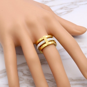 Elegant 18k gold three-row stacked ring featuring a sparkling pavé diamond center band
