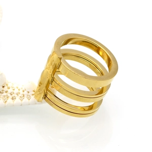 Polished triple-layer gold titanium steel ring with starfish detail and reflection