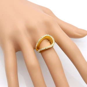 Anillo de onda en oro de 18k para mujer con circonitas ovales y diseño hueco estilizado
