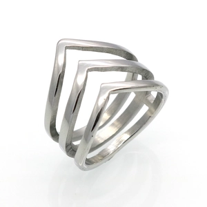 Anello a tre strati a forma di V in acciaio inossidabile lucido con finitura a specchio