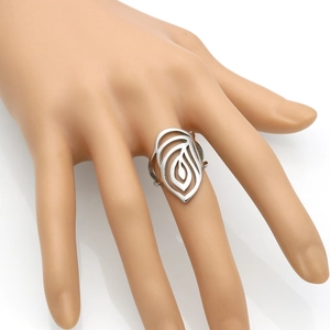 Bague ajourée en acier titane au motif de feuille moderne pour femme en argent