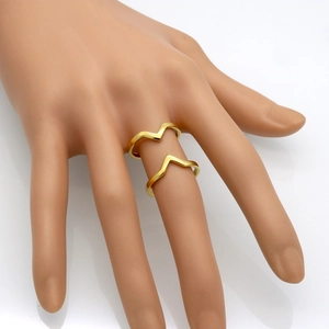 Minimalistisches doppellagiges goldenes V-Ring-Set für Damen mit Hochglanzoberfläche