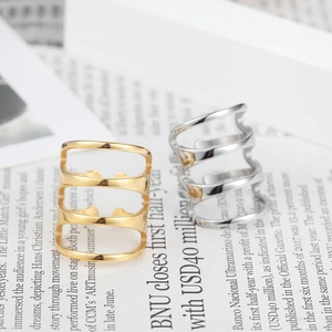 Anello aperto multistrato minimalista in acciaio al titanio con finitura oro e argento