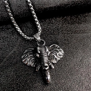 Collier avec pendentif tête d'éléphant hip hop en acier inoxydable fini argenté vieilli