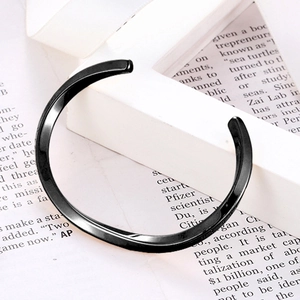 Minimalist black polished Mobius cuff bangle made of high-quality titanium steel