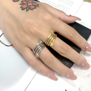 Anelli a nodo minimalisti placcati in oro 18 carati e argento con design a più strati