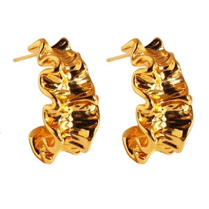 Polished gold wavy fold texture C-shaped hoop earrings with a metallic ripple design