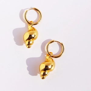 Ocean style 3D conch shell dangle earrings in polished gold finish for beach vacation
