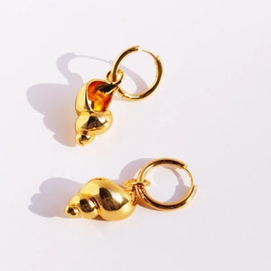 Ocean style 3D gold metal conch shell hoop earrings with polished mirror finish