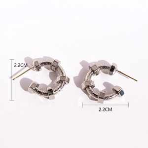 Industrielle 2,2cm Sechskantmutter C-Creolen mit gehämmerter Metallstruktur für Damen