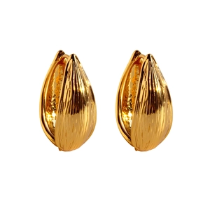 Boucles d'oreilles gouttes dorées avec texture brossée verticale et design en forme d'amande