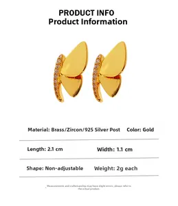 Detailansicht goldener Schmetterlingsohrringe mit Maßen von 2,1 cm Länge und 1,1 cm Breite
