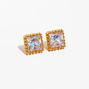 Boucles d'oreilles carrées en zircon brillant avec bord perlé doré et aiguilles argent