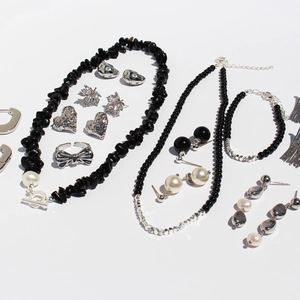 Onyx bead necklace and silver bead jewelry set with pearl details and bow ring