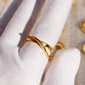 Minimalist gold double layer criss-cross ring with polished geometric lines for women